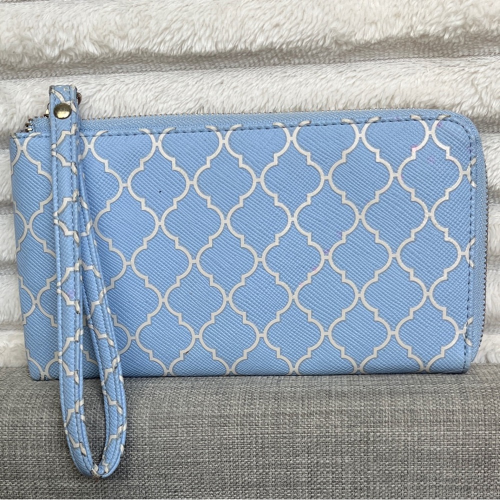 Altar'd State Stand Out Blue and Cream Wristlet